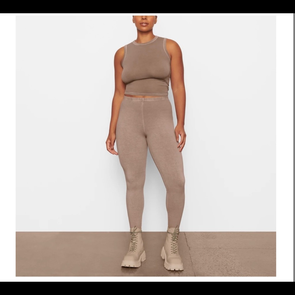 Skims crew neck Tank